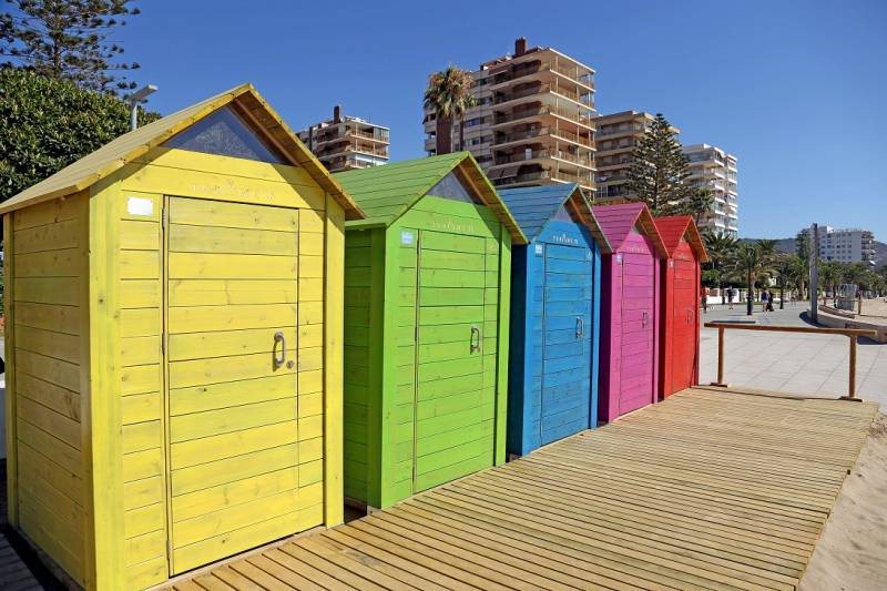 Instalación de casetas en Benicàssim.