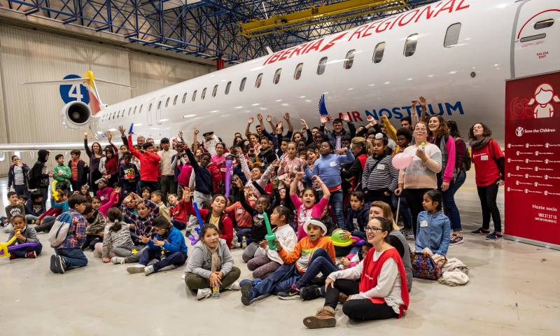 Fiesta Save the Children en el hangar de Air Nostrum
