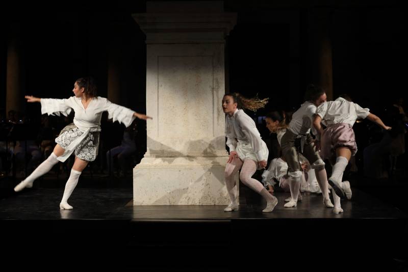 Arranca la programación de artes escénicas de la Universitat de València con un nuevo estreno de su grupo de danza./ EPDA