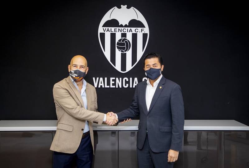 El Circuit y el Valencia CF firman un convenio de colaboración.