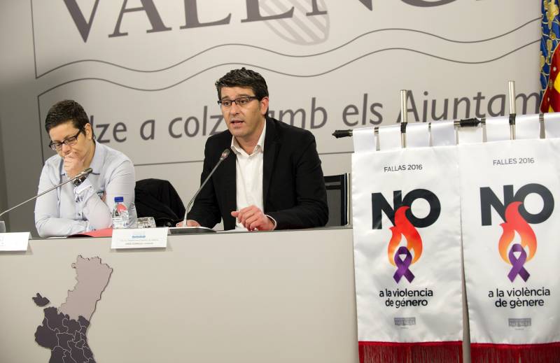 Rueda de prensa de la Diputada y el presidente. // Viu València