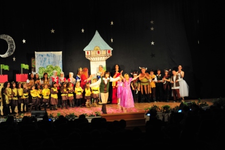 La Asociación Artístico-Cultural Peloki pone en escena la obra Rapunzel. FOTO: EPDA 