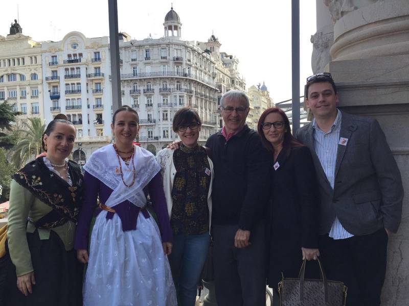 Visita al balcón del Ayuntamiento para ver la mascletà. //VIU VALENCIA
