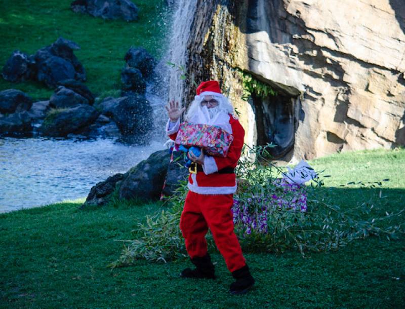 Diciembre 2019 - BIOPARC Valencia - Papá Noel lleva regalos para los animales
