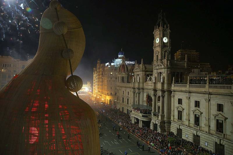 Part de la falla de la plaça del ajuntament. //viu valencia