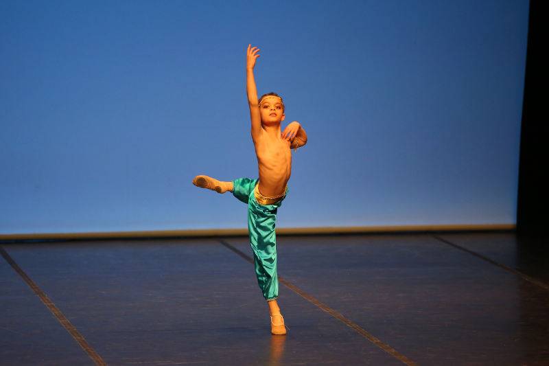 Alumno ganador del oro de la escuela de danza Joven Ballet Valencia. EPDA