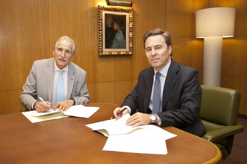Carmelo Angulo (izquierda) presidente de UNICEF y Dimas Gimeno, presidente de El Corte Inglés
