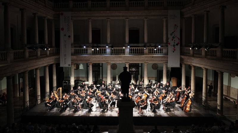 La Orquesta de València vuelve al festival Serenates con un programa romántico de música francesa y Checa
