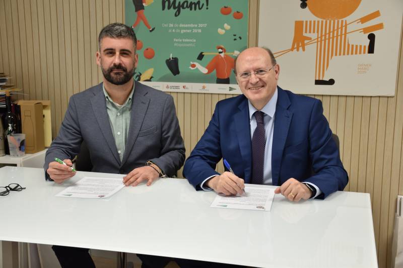 El concejal de Cultura Festiva, Pere Fuset, y el director regional de El Corte Inglés, Juan Sabater