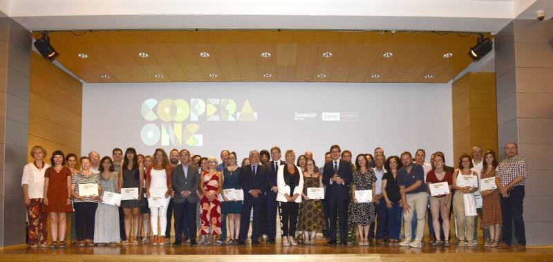 Foto de grupo, Entrega de ayudas 17ª Convocatoria Coopera ONG