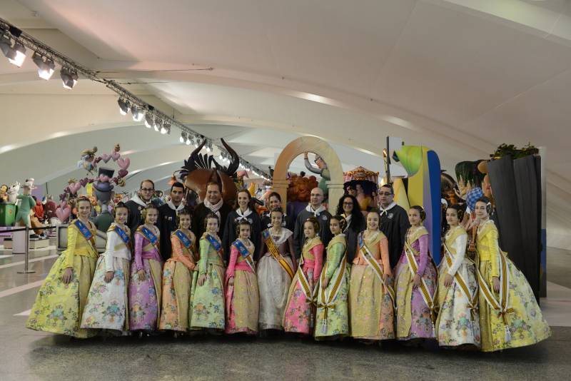 Falleras en el museu de Valencia. //Viu Valencia