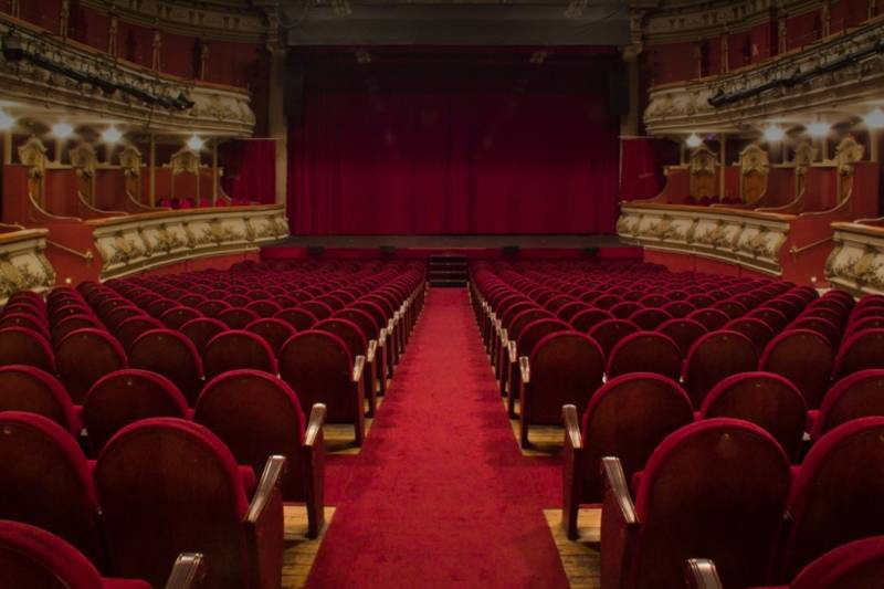 Teatro Olympia en su interior. // viu valència