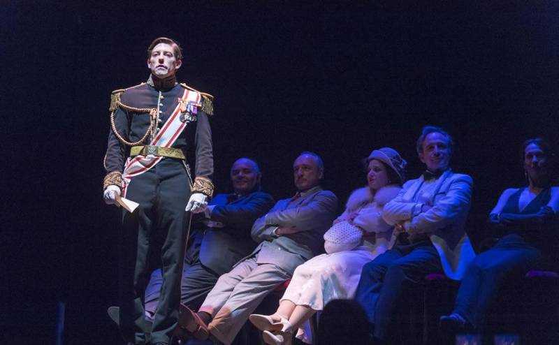 Una de las escenas del Discurso del Rey en el Olympia. //viu valència