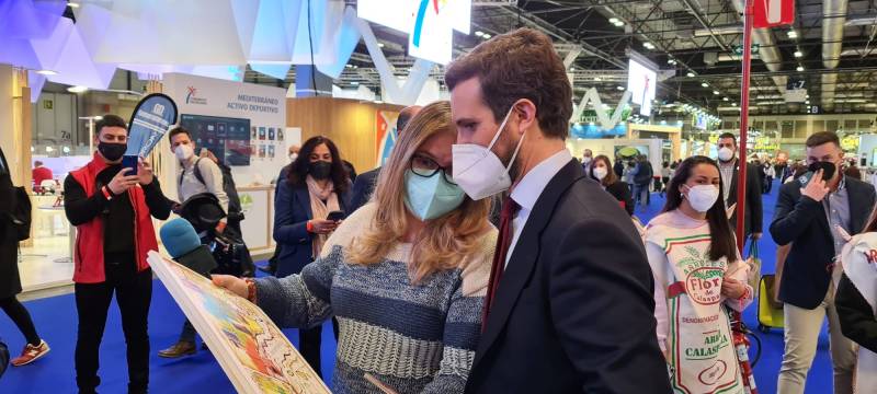 La visita de Pablo Casado a la exposición. EPDA.