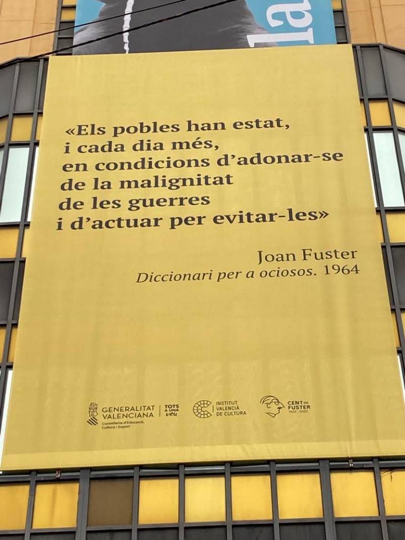 Pancarta de Joan Fuster a l