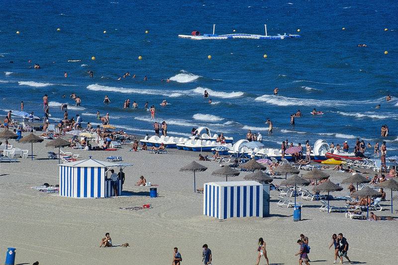 La playa de Las Arenas de Valencia que se ha consolidado como el destino turístico por excelencia, durante la época estival 