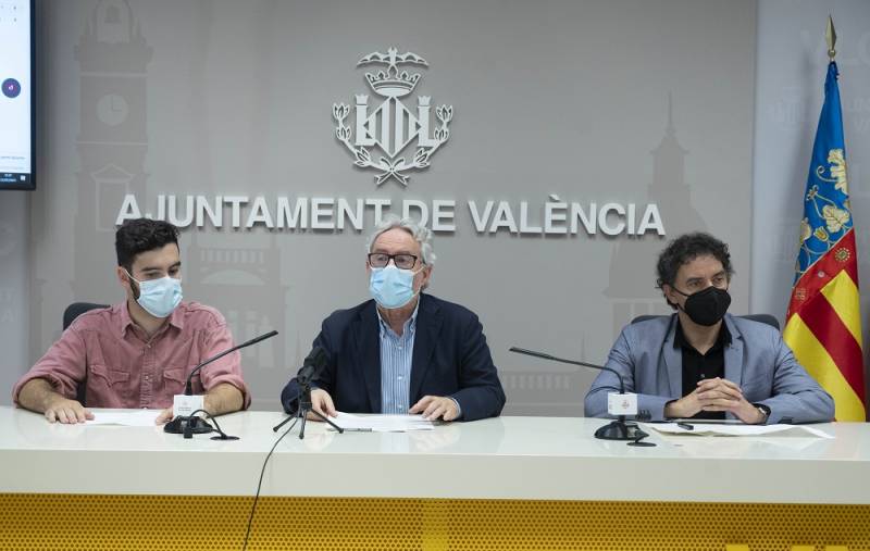 El regidor de Turisme, Emiliano García, el responsable de Music Republic, Rafa Adrián y el Secretari Autonòmic de Turisme, Francesc Colomer. EPDA