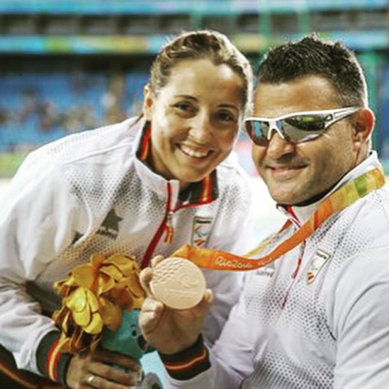 David Casinos con Celia, su esposa y guía.
