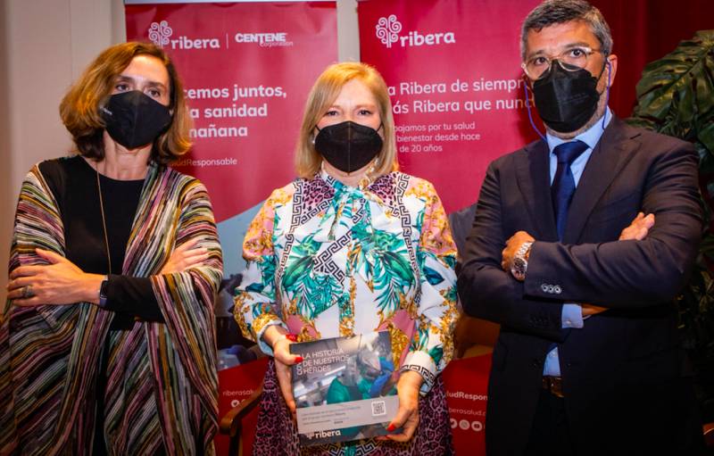 Elisa Tarazona, consejera delegada del Grupo Ribera; Carmen de Rosa, Presidenta del Ateneo Mercantil de Valencia y Sergio Aspas, autor del libro 