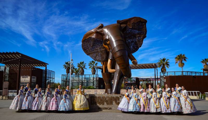 Las Falleras Mayores de València celebran el 12 Aniversario de BIOPARC