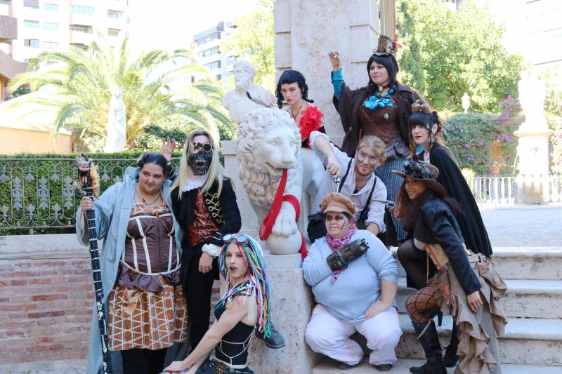 Los miembros de la organización del festival de steampunk en Valencia