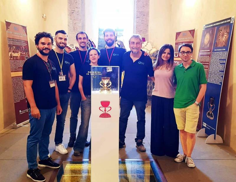 Esta fotografía muestra la presentación del Santo Cáliz de la Catedral de Valencia en Nápoles el pasado mes de junio