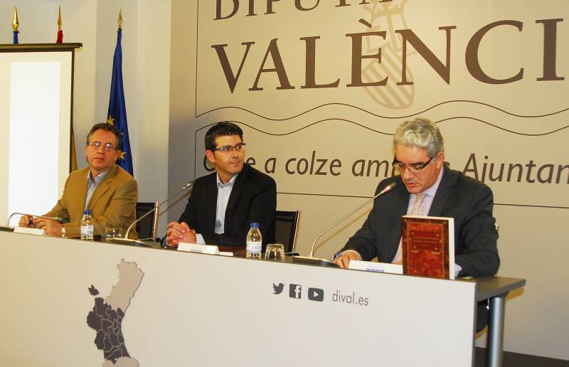 Jorge Rodríguez presentando el libro