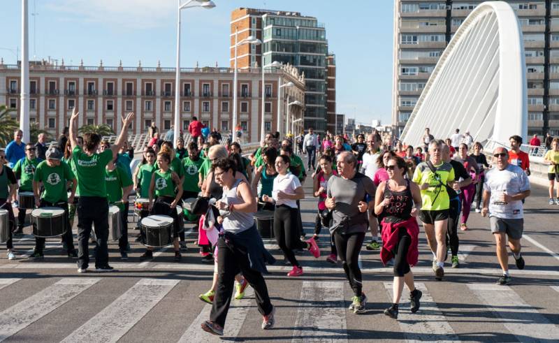 Un momento de la marcha a su paso por la Peineta de Calatrava. FOTO J. FÉLIX GIMENO