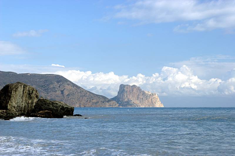 Playa y rocas, Peñon de Ifach