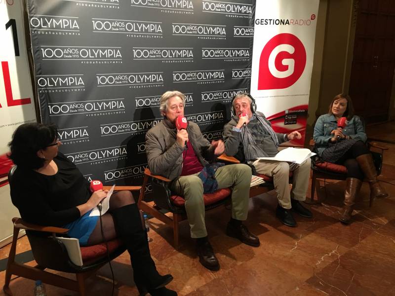 Los periodistas Nieves Marco, Miguel Angeles Pastor y Esther Cerveró durante la entrevista a Josema Yuste//E.C.