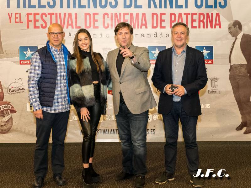 El director Manuel J. García, María Querol, Carlos Latre y el productor Ximo Pérez