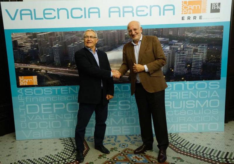 Juan Roig y Joan Ribo durante el encuentro celebrado en el Ayuntamiento de València