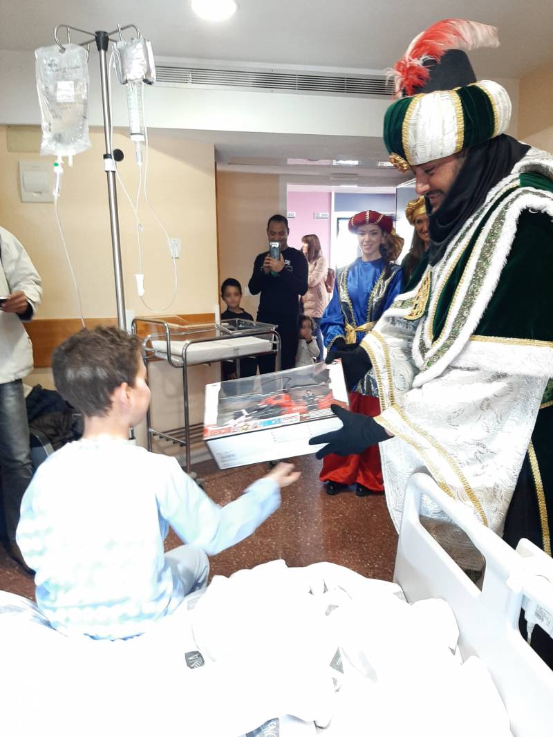 Visita de los Reyes Magos a hospitales