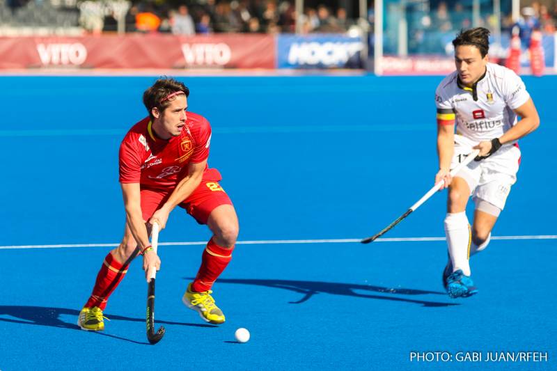 Dos jugadores durante la FIH PRO LEAGUE. EPDA.