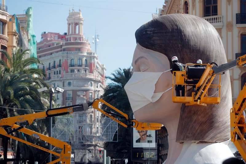 Fotografía de la falla de València. EPDA.