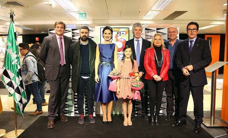 Les FM de València, amb el regidor Pere Fuset i els representants del Corte Inglés//Viu València.