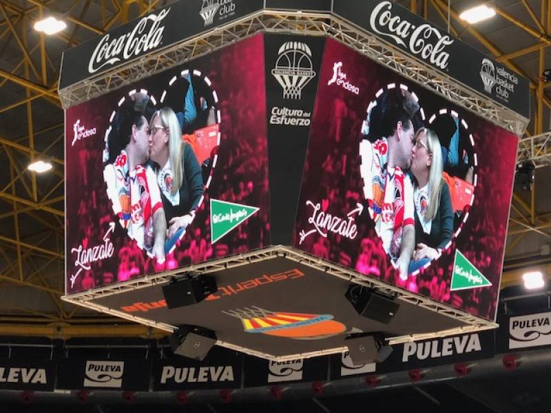 Kiss Cam