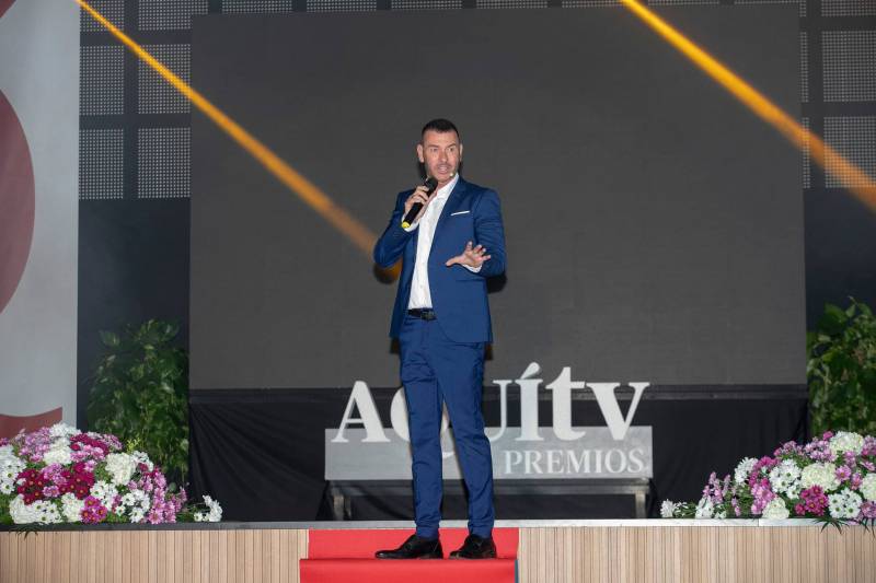 Presentadores Premiso Aquí TV./ EPDA