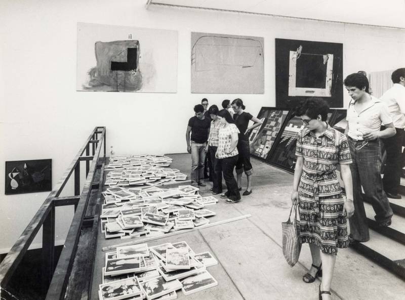 Vanguardia,  ?Visita de la esposición en la Bienal de Venecia 1976?, Camera Photo, Venecia, 1976