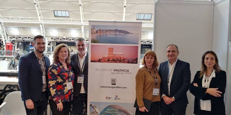 Antonio Bernabé, director de Visit València, junto a profesionales de sector audiovisual valenciano y oficinas de rodajes