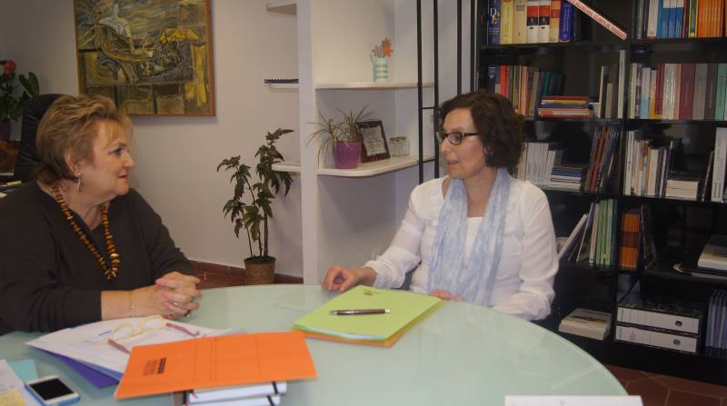 En la foto el director de Cáritas Diocesana de Valencia Nacho Grande junto a Morata y De Almeida. EPDA
