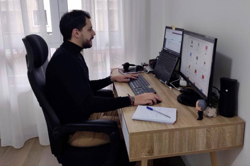 Hombre teletrabajando. Archivo, EPDA. 