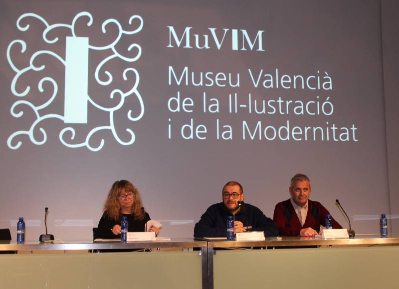 Maribel Domènech, Rafael Company i Amador Griñó durant la presentació del vitrall