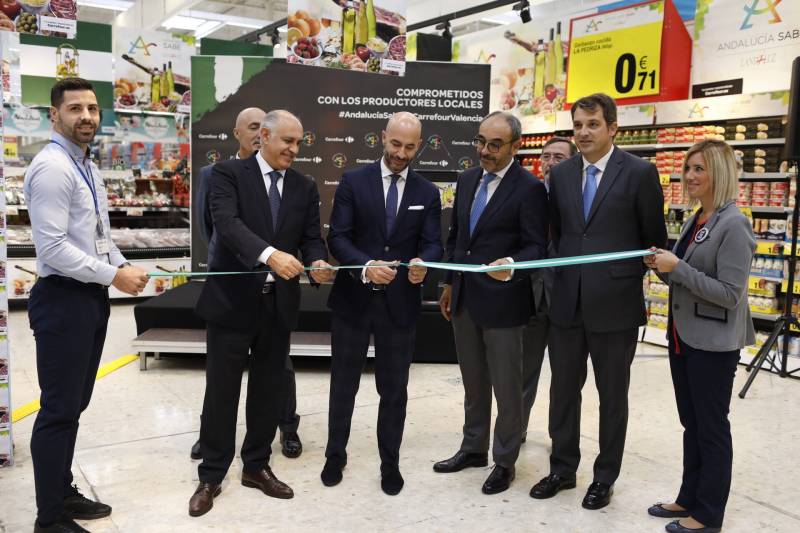 La presentación de esta ya tradicional feria ha contado con la presencia de Francisco Hipólito, director de Región Levante Norte de Carrefour; Antonio Panoja, director de la Región Suroeste de Carrefour Andalucía y Álvaro Guillén, presidente de LANDALUZ