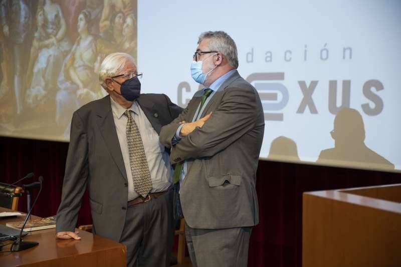 Joven Banda Sinfónica de la FSMCV y la Joven Banda Sinfónica de la FSMCV junto a Pilar Caro (directora Fundación Conexus) y Pedro Rodríguez (presidente de la FSMCV)