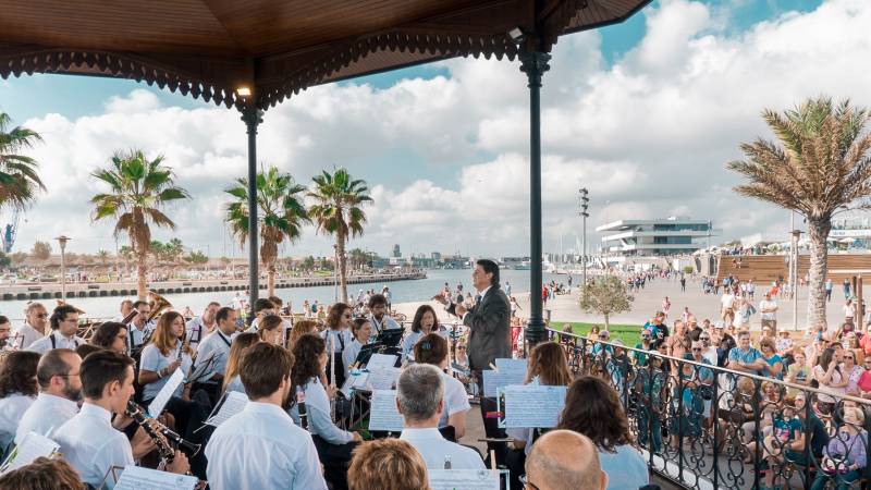 Concierto de bandas en la pérgola 