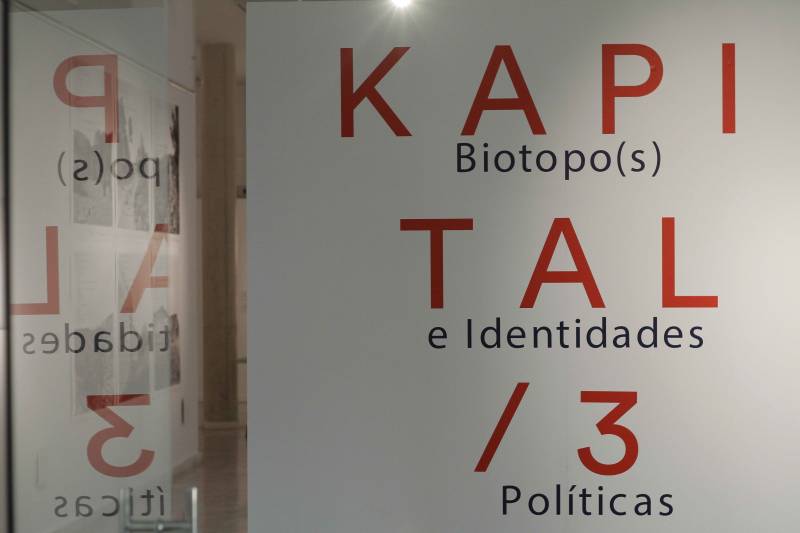 Expo Kapital 03 / Biotopo(s) e Identidades Políticas