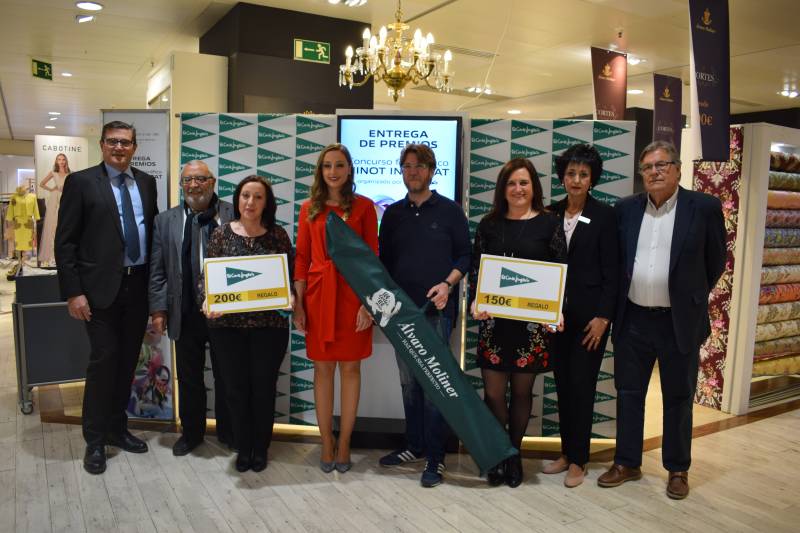 Los premiados junto a Rocío Gil, representantes del jurado y directivos de El Corte Inglés