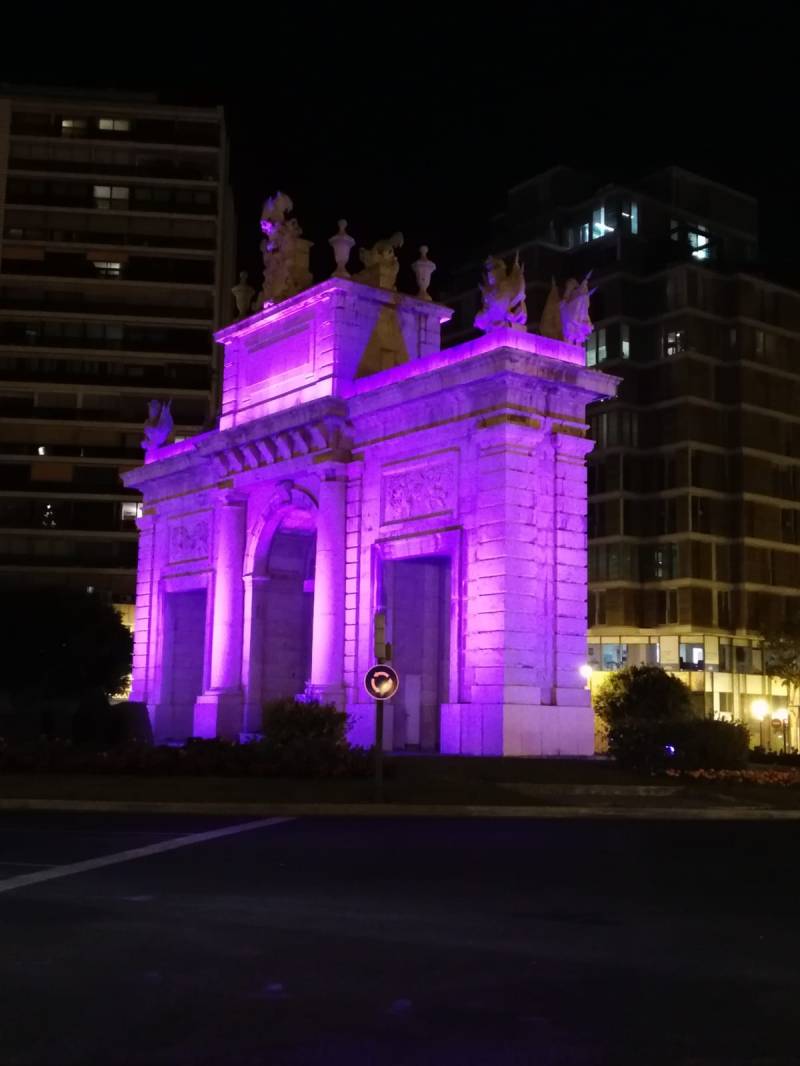 Il·luminació monuments. Porta de la Mar