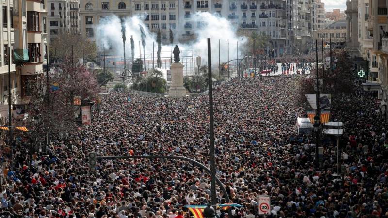 Una mascletà en la plaza del Ayuntamiento en 2020. EPDA